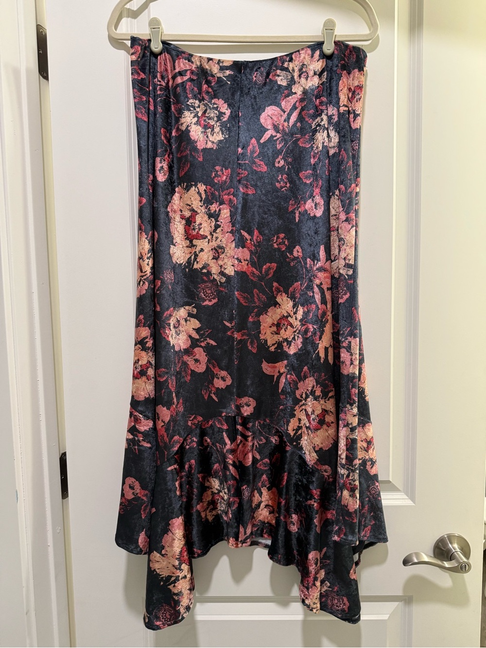 Free People Asymmetric Floral Velvety Midi Skirt
Black with Peach & Pink